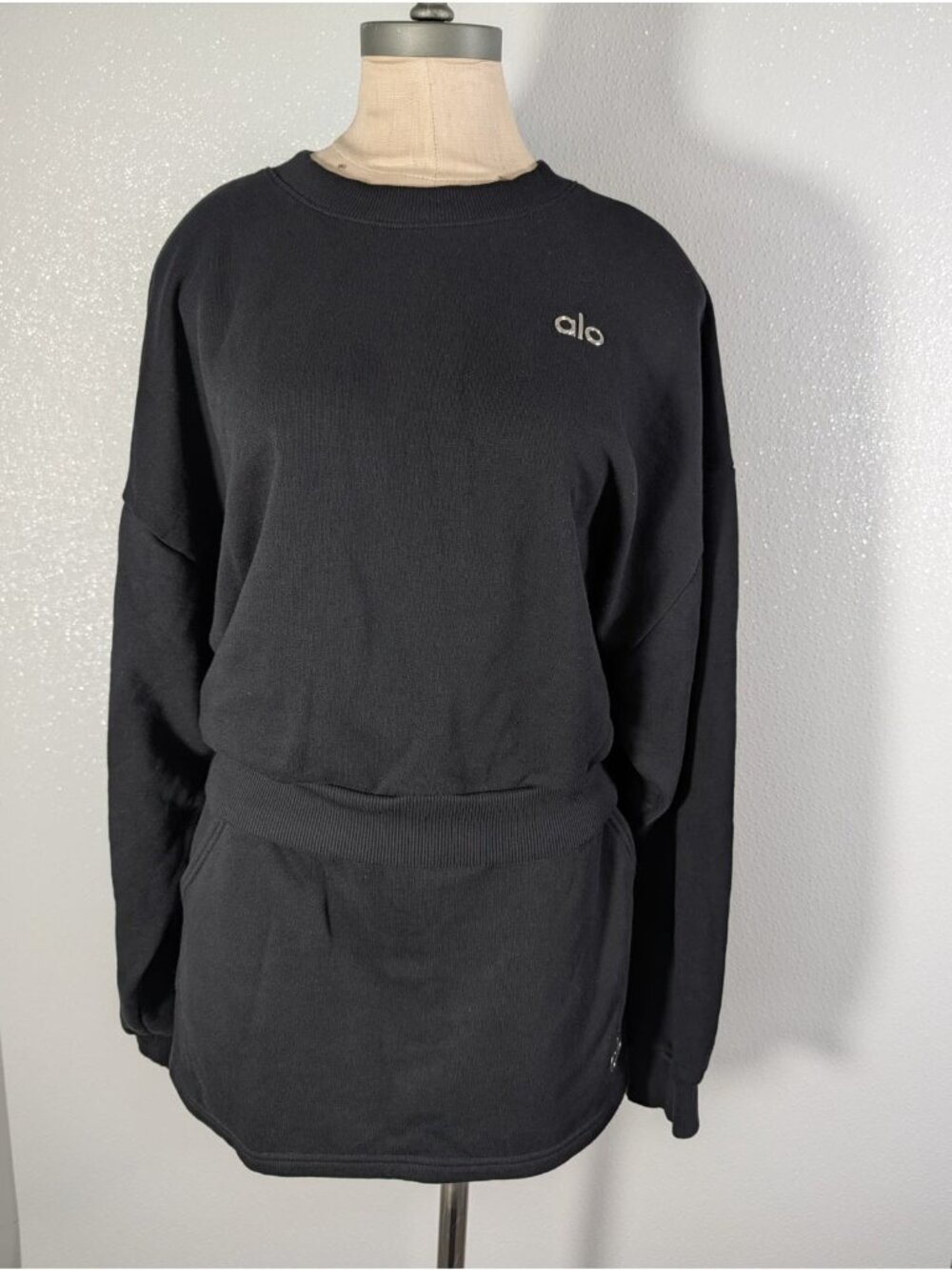 Alo Black Skirt & Sweatshirt Set with Ribbed Details Women's Athletic Wear M
